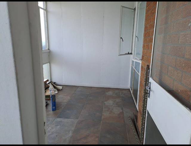 2 BEDROOM APARTMENT FOR SALE IN KENSINGTON